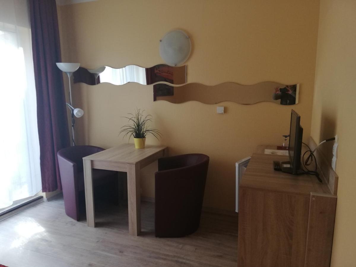 Pension Fuerst Borwin Markgrafenheide Bagian luar foto